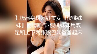 很正点的妹子原来是个奶妈，穿上裙子逼里塞个跳弹出门车上勾引大哥，奶水挤在鸡巴上舔弄让大哥喝奶