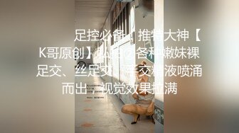  已婚骚人妻家里没人陪狼友发骚，农村大院屋里骚完院里骚，听狼友指挥互动撩骚揉奶玩逼看特写