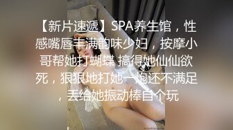 《极品反差露脸学生妹》外语大学知名公交车痴女，为了求干什么都敢玩，户外露出、吃精、3P样样精通，长相一般但真的骚