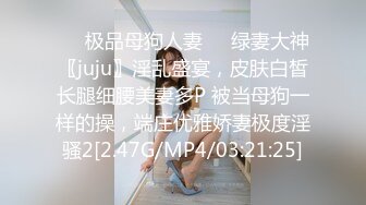  淫荡骚女SM黑绳捆绑开档灰丝无毛逼滴蜡，红色高跟鞋翘屁股小皮鞭