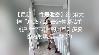 笑起来非常甜美新人妹子新视角自慰，超近距离特写手指扣穴，假屌抽插跳蛋塞入拉扯，搞得很湿拍打水声哗哗