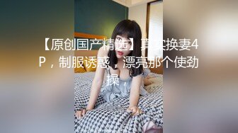 老哥找来两位好身材卖淫女玩双飞 享受双女轮流舔吸的快感